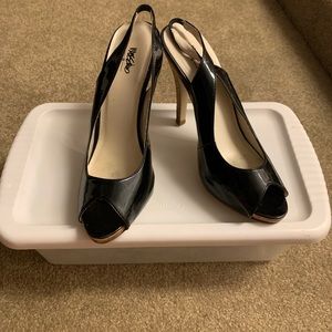 Massing Black Heels